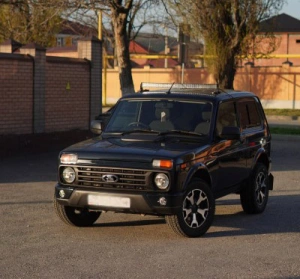 Lada Niva Travel