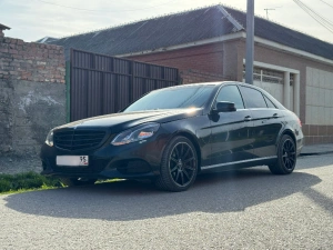 Mercedes E