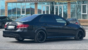 Mercedes E