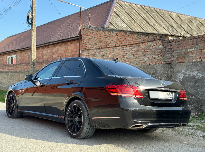 Mercedes E
